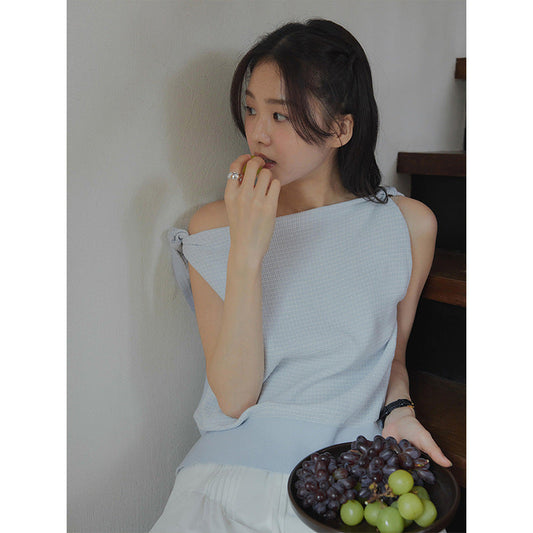 One-word collar slanted shoulder plaid kink waist knitted vest